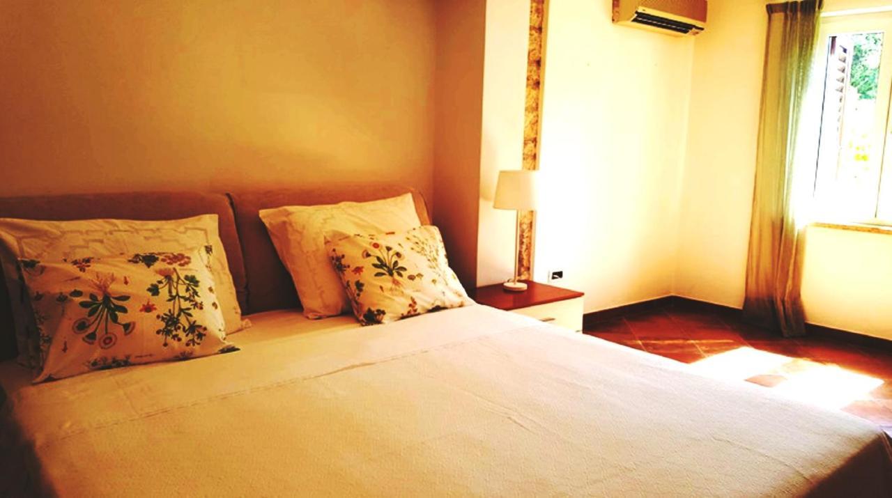 Arianna Mare Rooms Ровин Екстериор снимка